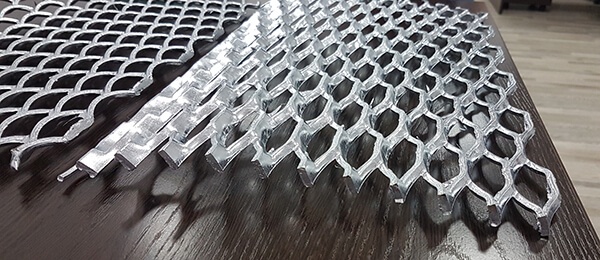 Лист стальной оцинкованный просечно-вытяжной ПВЛ 406 4x1000x3000 мм 08пс ТУ 5262-001-57099372-2004 фото