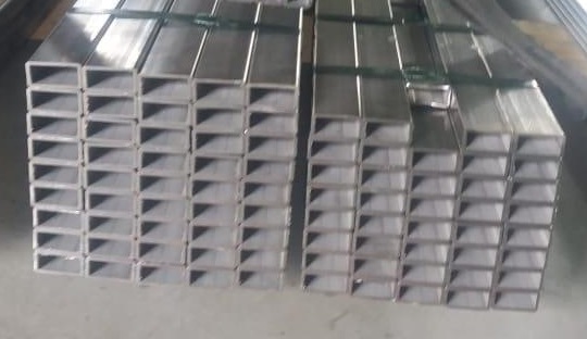 Труба нержавеющая профильная бесшовная прямоугольная 50x40x3 мм 12Х18Н10Т ГОСТ 8645-68 фото